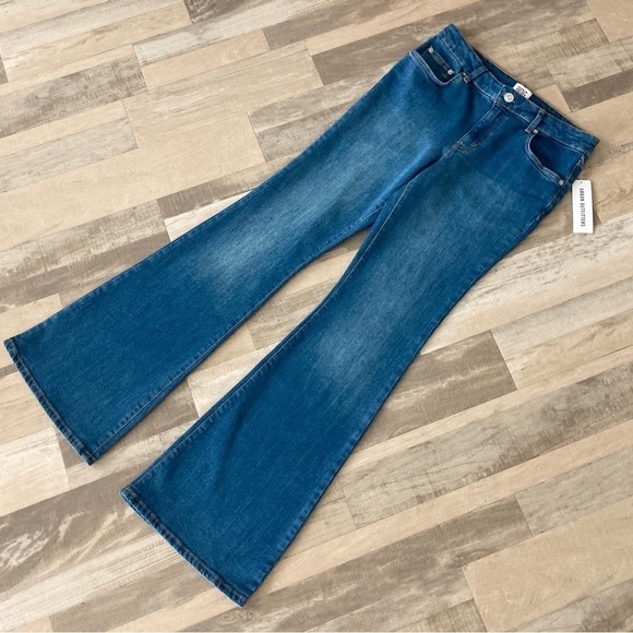 Bdg Low Rise Flare Denim Jean NWT 29 studded pockets - Picture 5 of 16